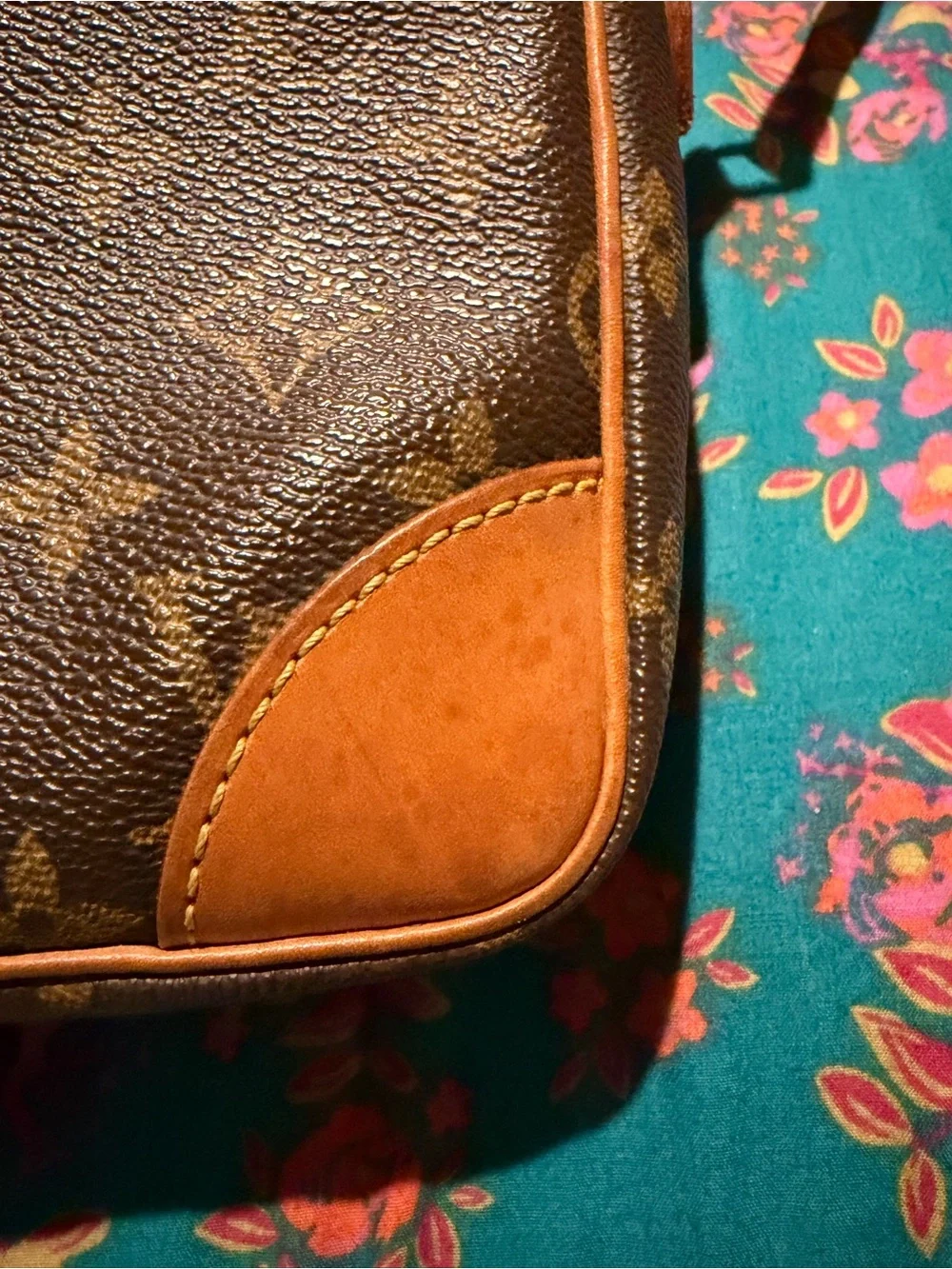 Louis Vuitton Danube Crossbody Bag - Picture 6 of 16